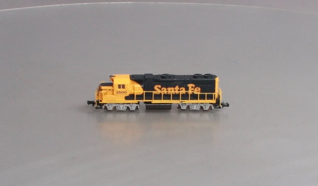 Life Like 7843 N Scale Santa Fe GP38-2 Diesel Locomotive #3500