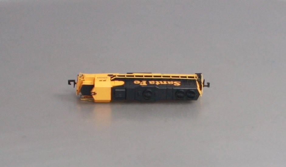 Life Like 7843 N Scale Santa Fe GP38-2 Diesel Locomotive #3500