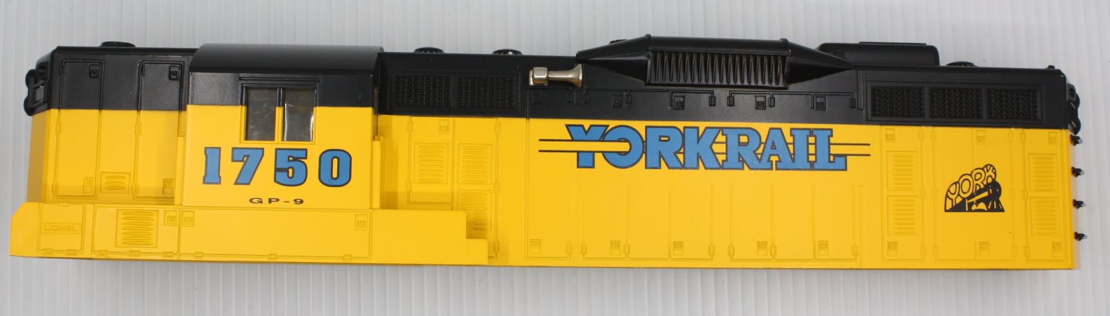 Lionel 2328-1750 O Gauge YorkRail GP-9 Diesel Body Shell In Lionel Box #1750