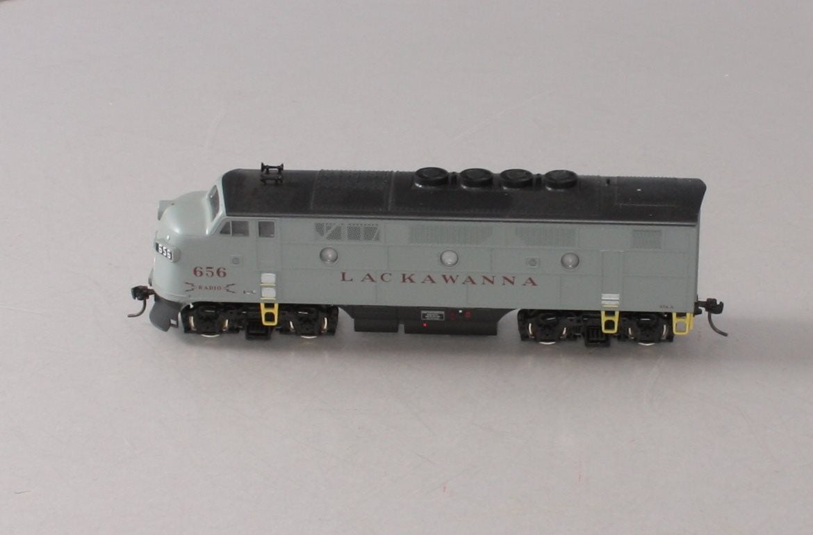 Stewart 5122 HO Delaware, Lackawanna & Western Diesel F-3 A Unit Ph I Early #656