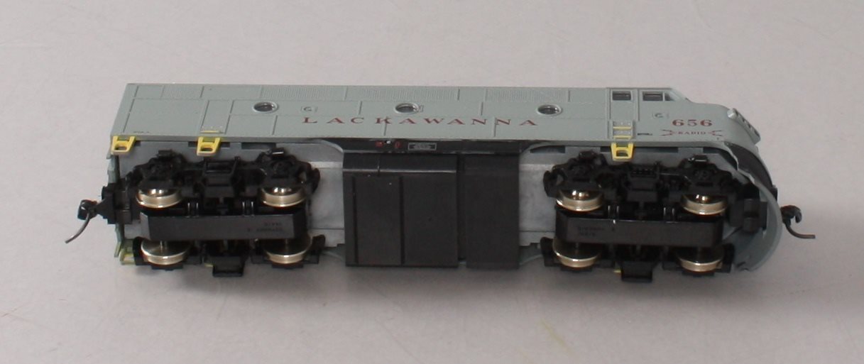 Stewart 5122 HO Delaware, Lackawanna & Western Diesel F-3 A Unit Ph I Early #656