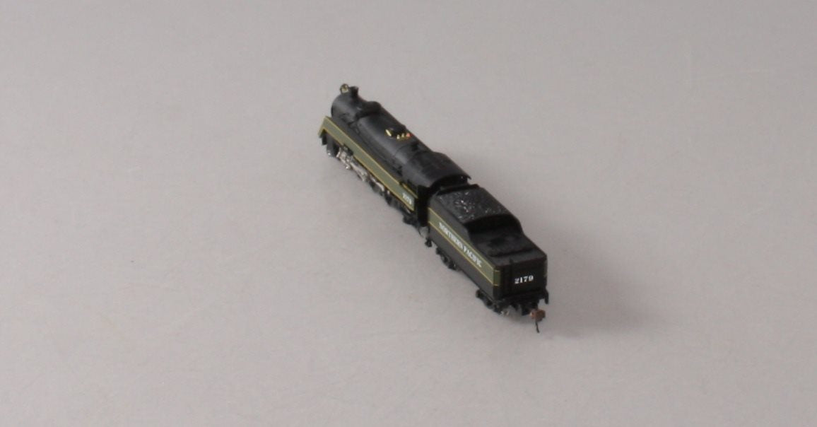 Model Power 87430 Northern Pacific 4-6-2 Semi-Streamliner Locomotive #2179