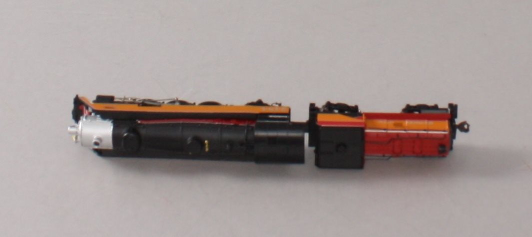 Model Power 87429 N Southern Pacific Steam Semi-Streamlined 4-6-2 w/Tender #2484