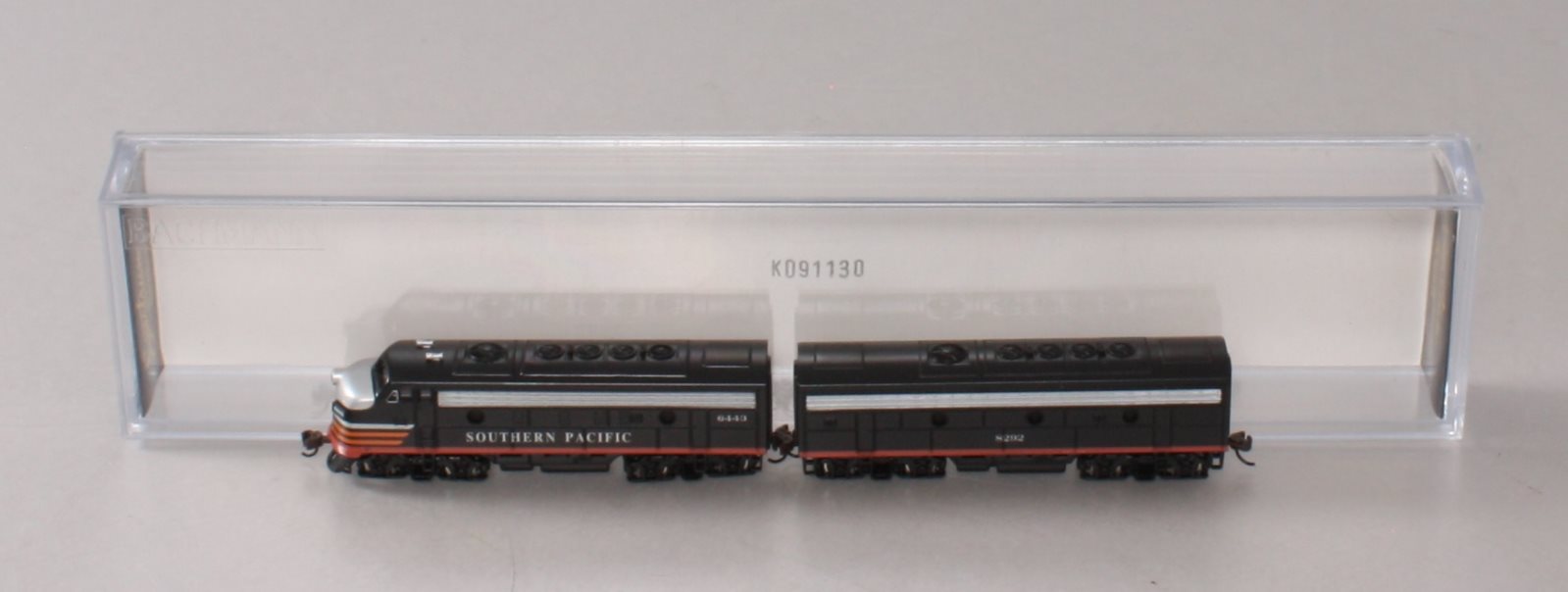 Bachmann 81263 South Pacific F7 AB Diesel Locomotive Set