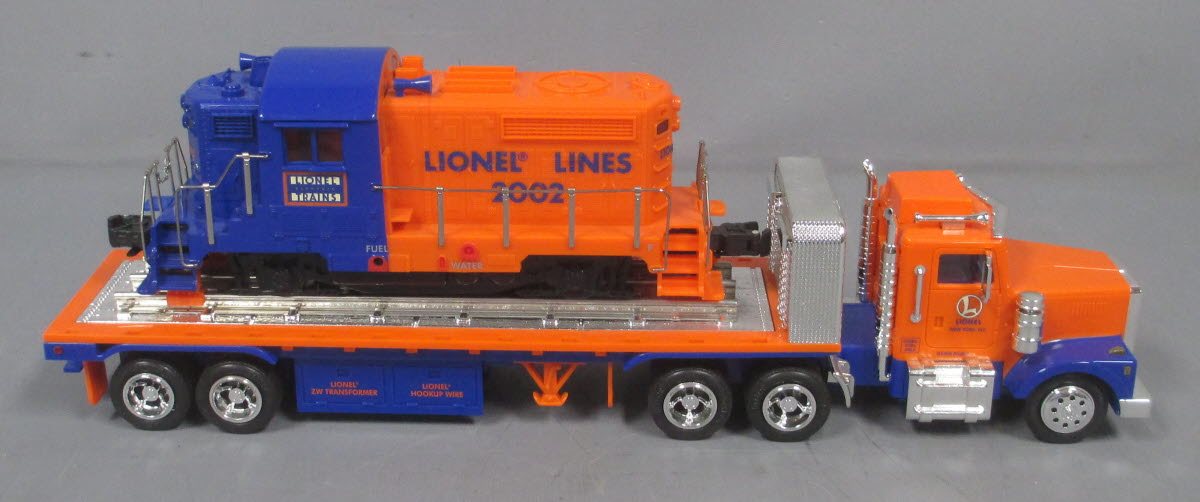Lionel TMT-18416 LT-702 Lionel Lines Flatbed Toy Truck with Diesel Locomotive LN/Box