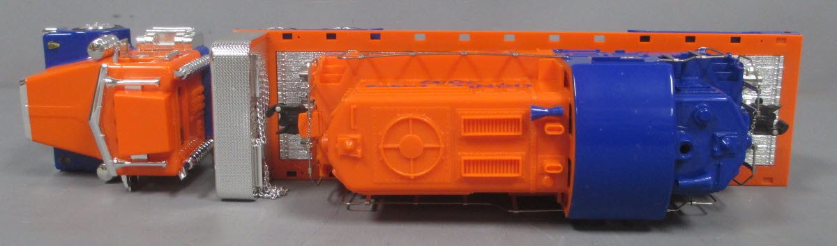 Lionel TMT-18416 LT-702 Lionel Lines Flatbed Toy Truck with Diesel Locomotive LN/Box