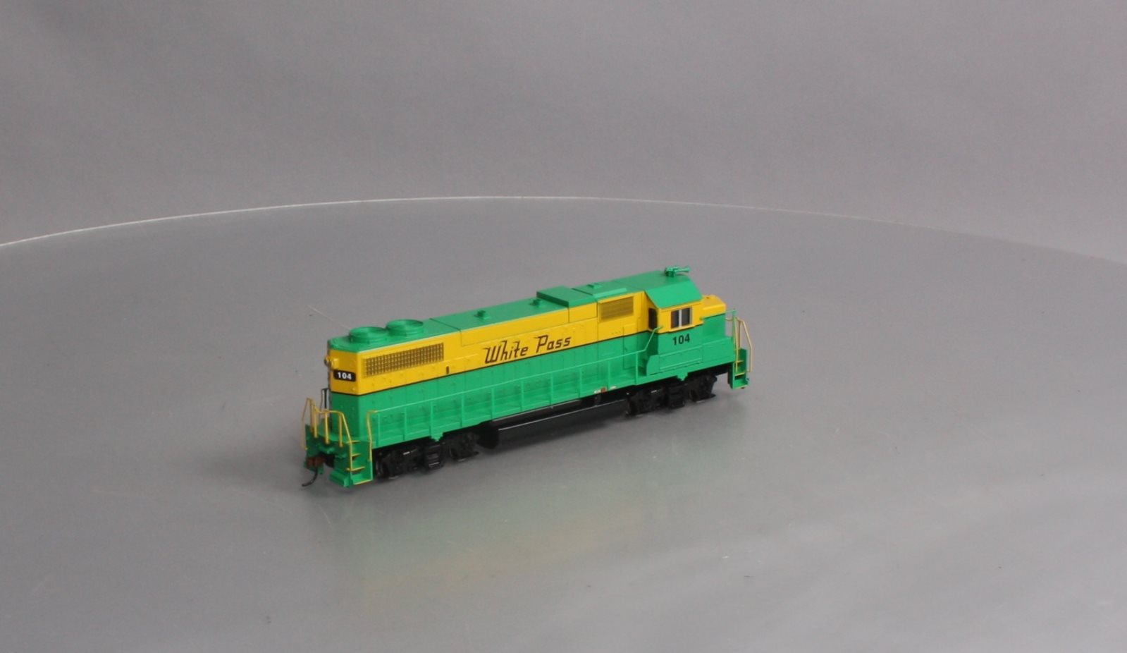 Athearn 99157 HO Scale White Pass & Yukon Route #104 GP 38-2 Diesel Locomotive