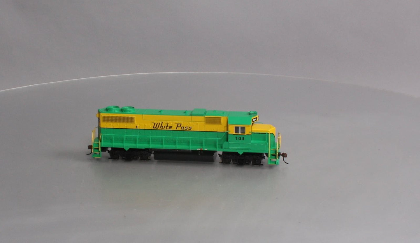 Athearn 99157 HO Scale White Pass & Yukon Route #104 GP 38-2 Diesel Locomotive