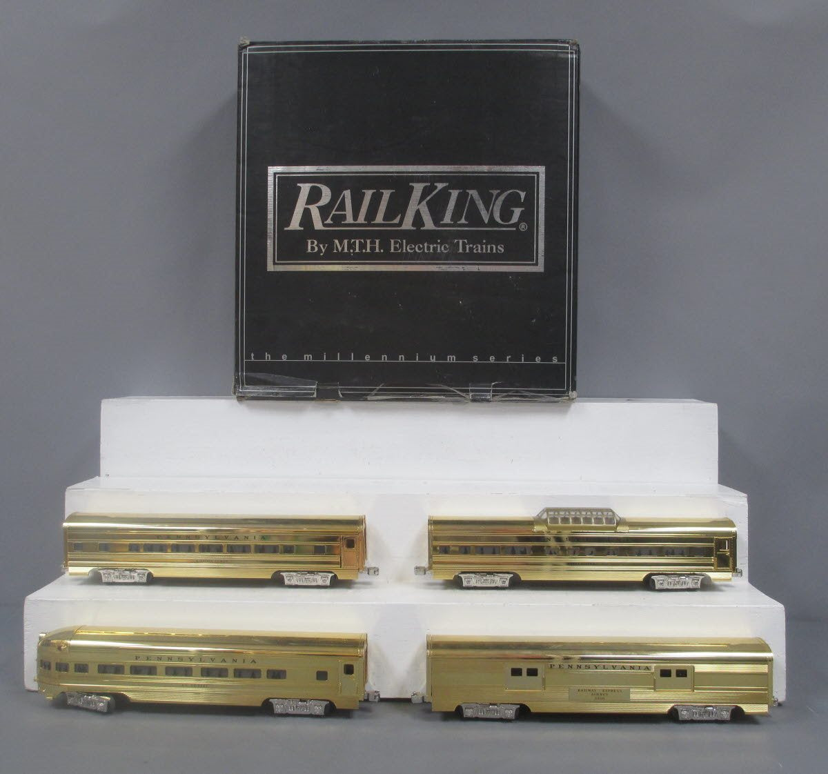 MTH 30-6707 O PRR 60' 18K Gold Plated Aluminum Passenger Car Set (Set of 4) EX/Box