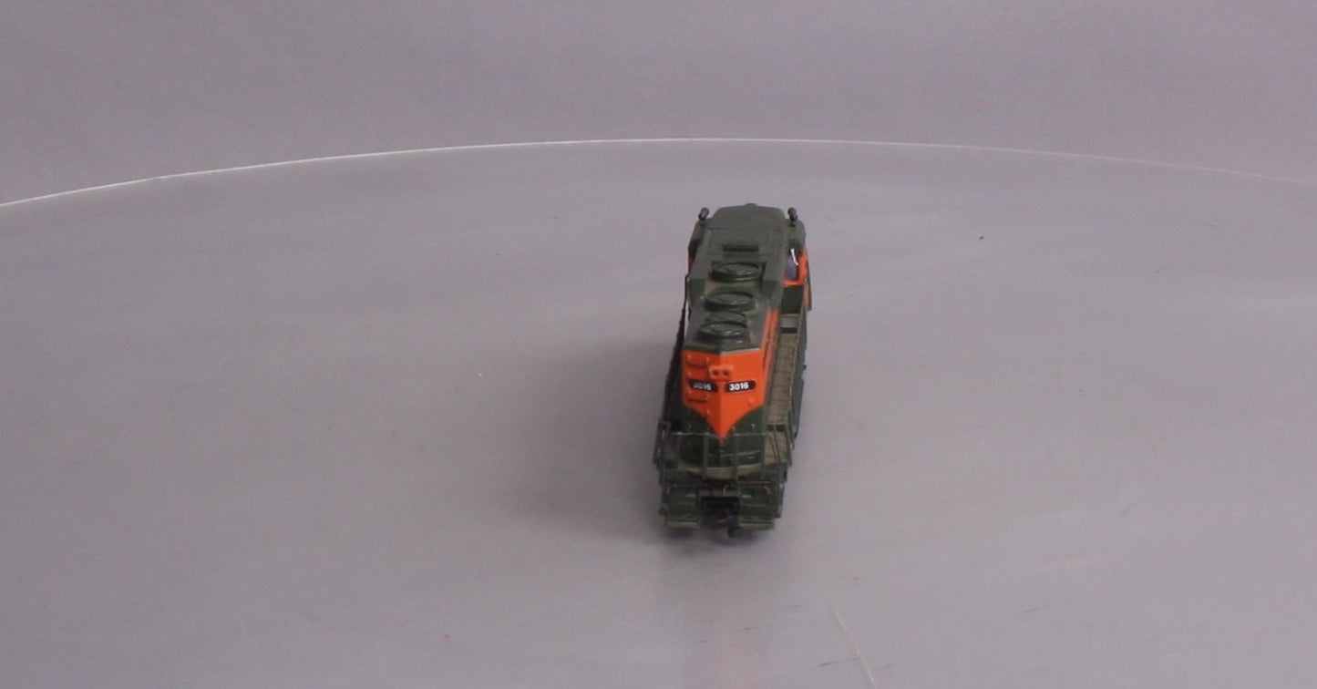 Bachmann 41-0825-11 HO Great Northern GP-30 Powered Diesel Locomotive #3016 MT/Box
