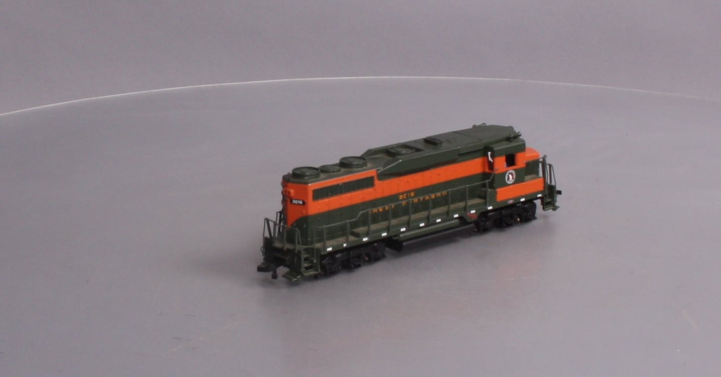 Bachmann 41-0825-11 HO Great Northern GP-30 Powered Diesel Locomotive #3016 MT/Box