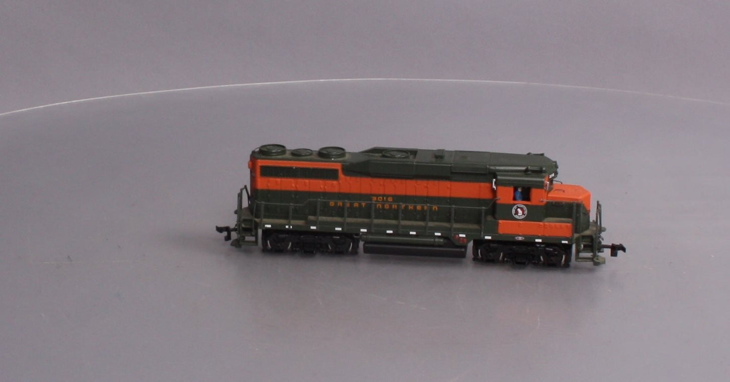 Bachmann 41-0825-11 HO Great Northern GP-30 Powered Diesel Locomotive #3016 MT/Box