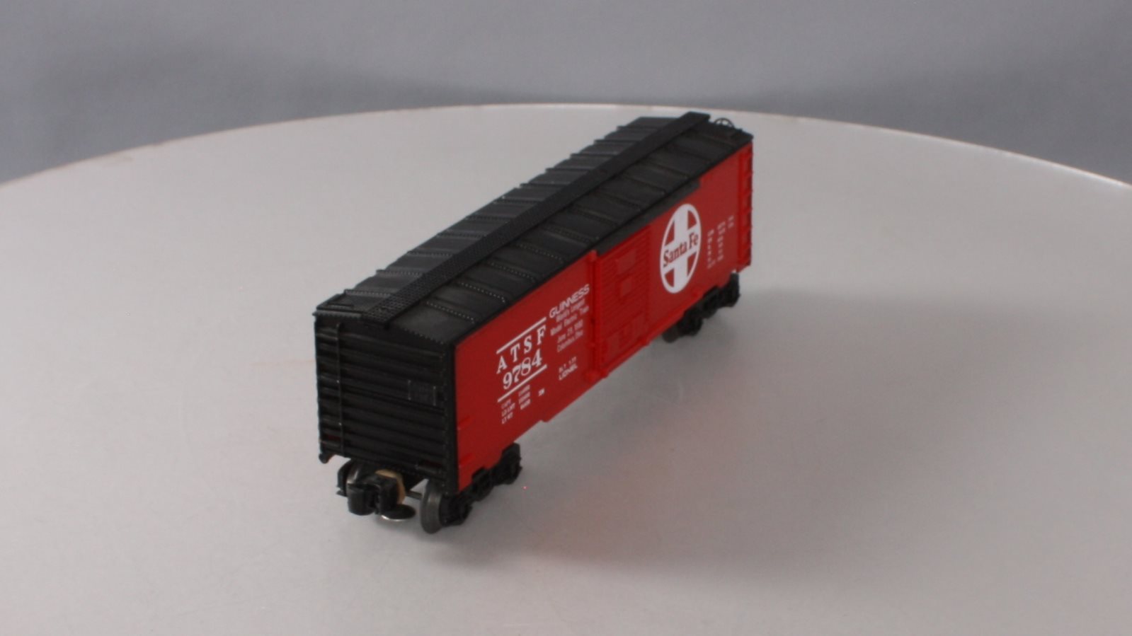 Lionel 6-9784 O Santa Fe Boxcar w/ Guinness Overstamp - Rare LN/Box
