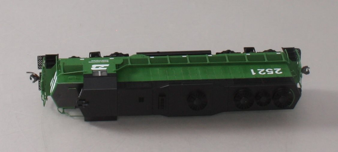 Kato 37-3001 HO Scale Bulington Northen GP35 Diesel Engine #2521 LN/Box