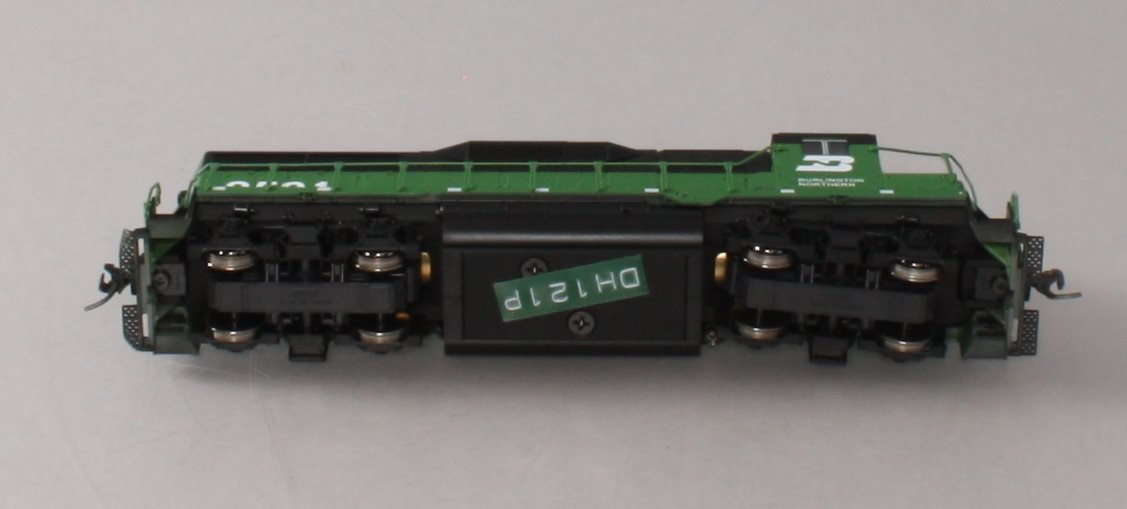 Kato 37-3001 HO Scale Bulington Northen GP35 Diesel Engine #2521 LN/Box