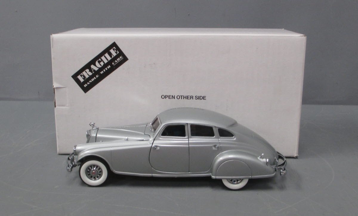Danbury Mint 1933 1:24 Scale 1933 Pierce Silver Arrow Diecast NIB