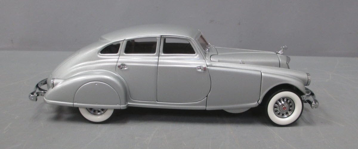 Danbury Mint 1933 1:24 Scale 1933 Pierce Silver Arrow Diecast NIB