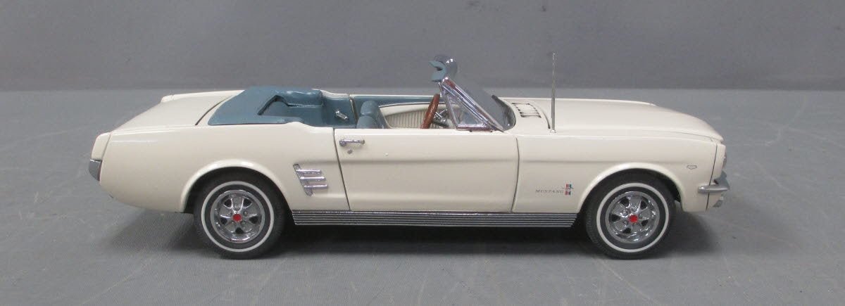 Danbury Mint 1:24 Scale 1966 Convertible White/Gray Interior Ford Mustang