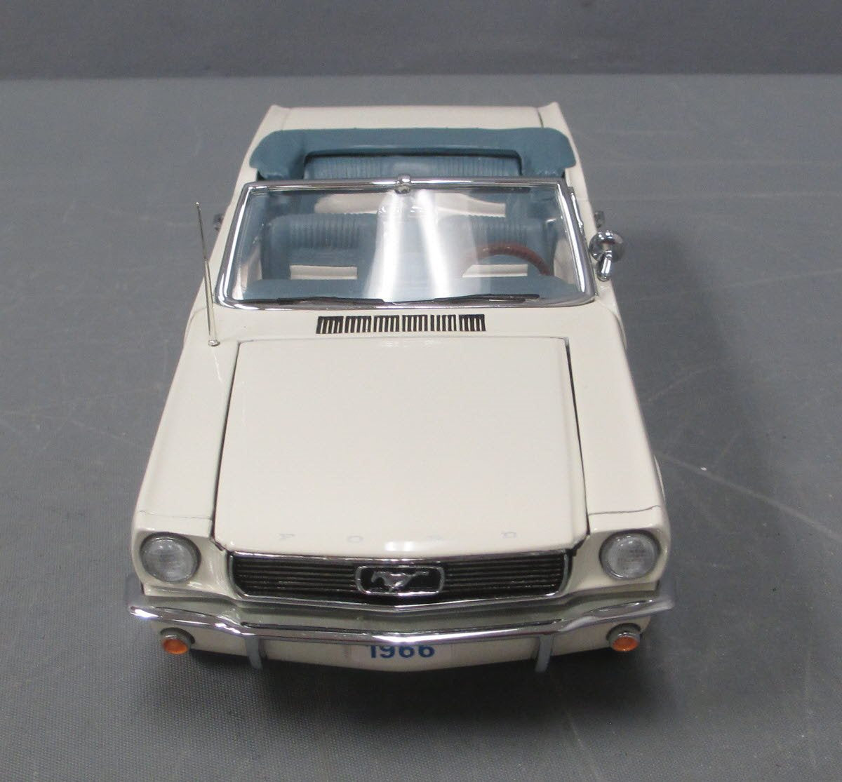Danbury Mint 1:24 Scale 1966 Convertible White/Gray Interior Ford Mustang