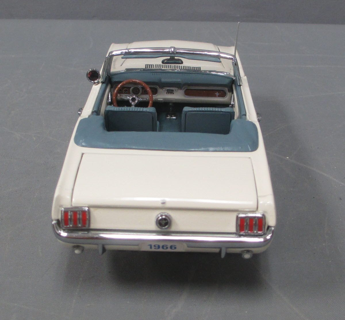 Danbury Mint 1:24 Scale 1966 Convertible White/Gray Interior Ford Mustang
