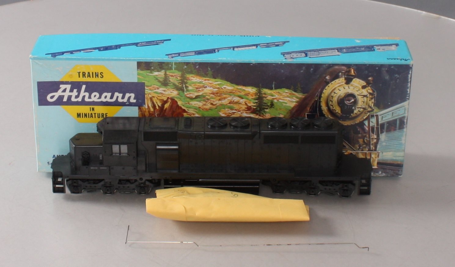 Athearn 4400 HO Undecorated SD40-2 Powered Diesel Locomotive LN/Box