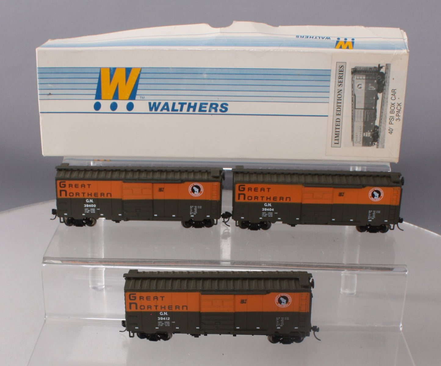 Walthers 932-9074 HO Scale Great Northern 40' PS1 Boxcar (Set of 3)