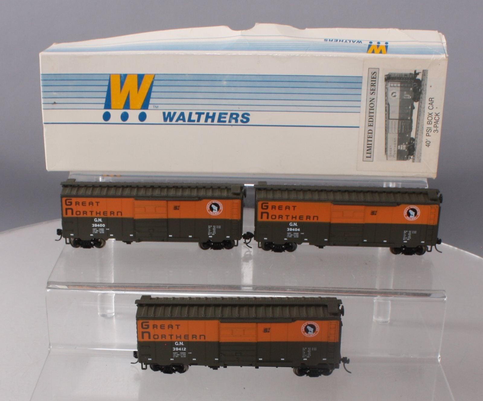 Walthers 932-9074 HO Scale Great Northern 40' PS1 Boxcar (Set of 3)