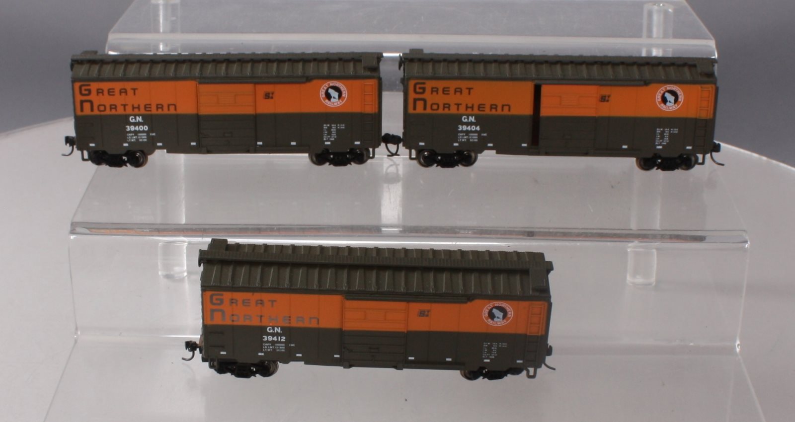 Walthers 932-9074 HO Scale Great Northern 40' PS1 Boxcar (Set of 3)