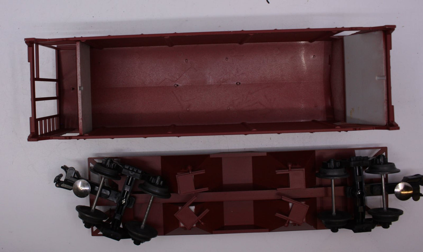 Weaver 3028 Santa Fe Ultra Line PS2 - 34' Covered Hopper Hi-Rail #34077