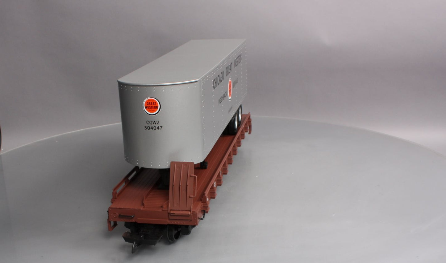 USA Trains R17023 G Chicago Great Western Piggyback Flatcar with Trailer