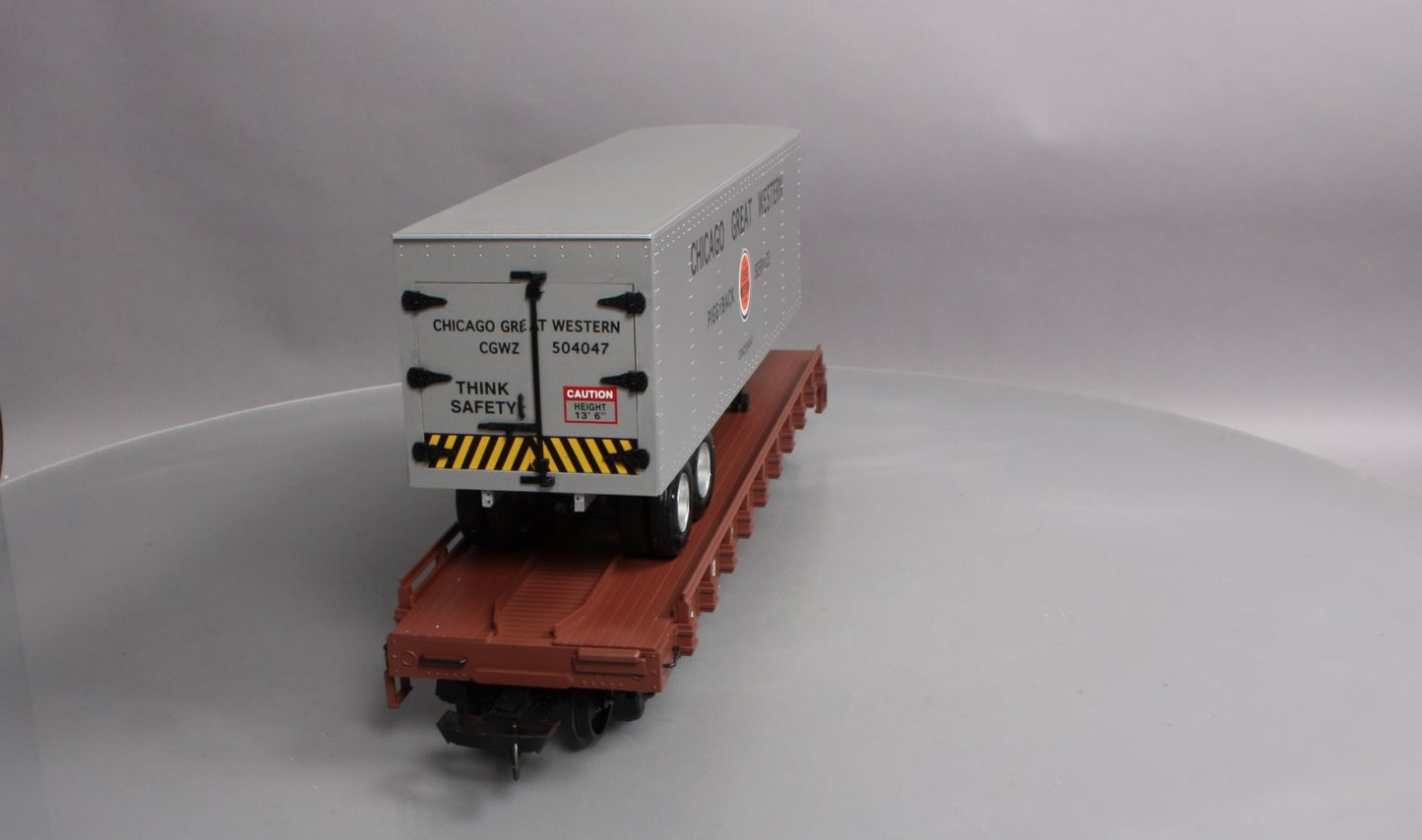 USA Trains R17023 G Chicago Great Western Piggyback Flatcar with Trailer