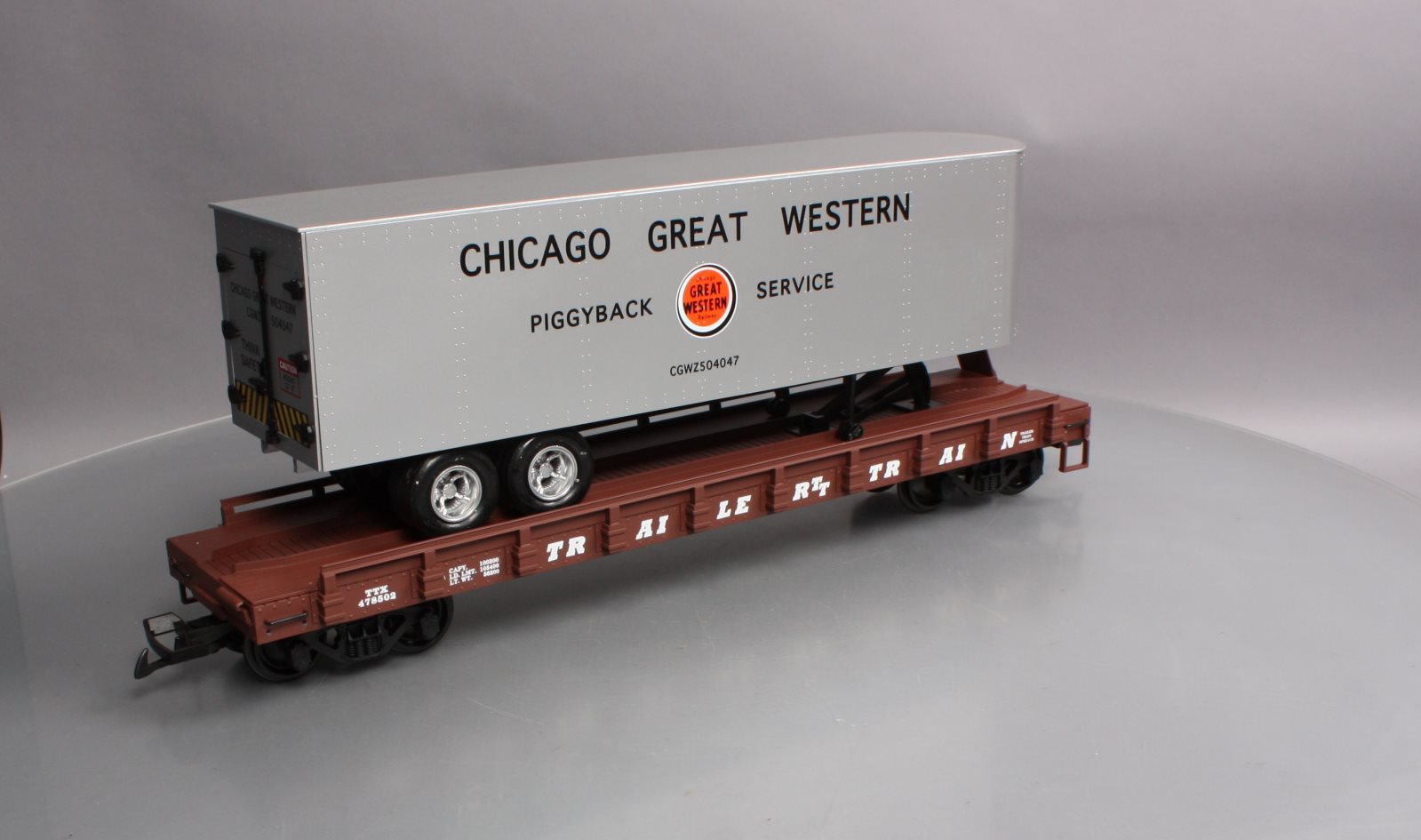 USA Trains R17023 G Chicago Great Western Piggyback Flatcar with Trailer