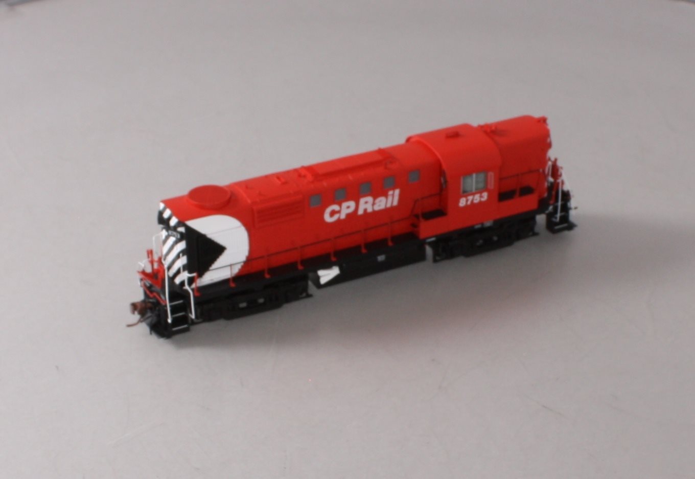 Rapido Trains 32539 HO CP Rail RS-18 Diesel Locomotive #8753