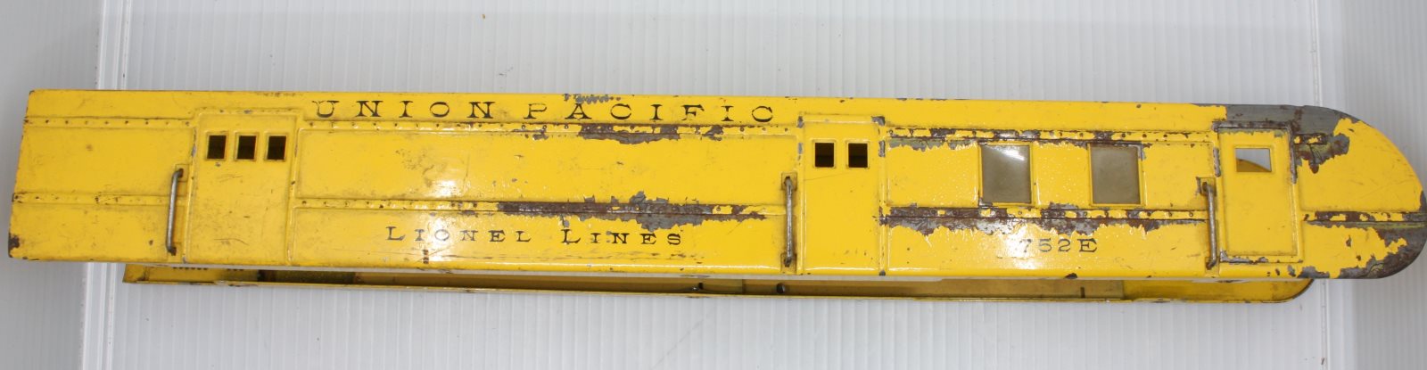 Lionel 752E-1 752E Streamliner Engine Car Shell Only