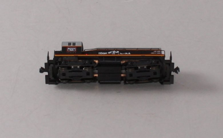 Kato 176-4368 N Chicago, Burlington & Quincy EMD NW2 Diesel Locomotive #9211
