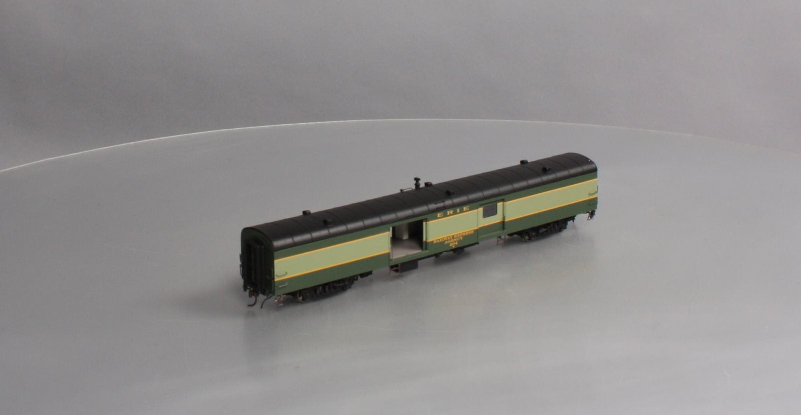 Rapido Trains 106032 HO Erie 73' 6