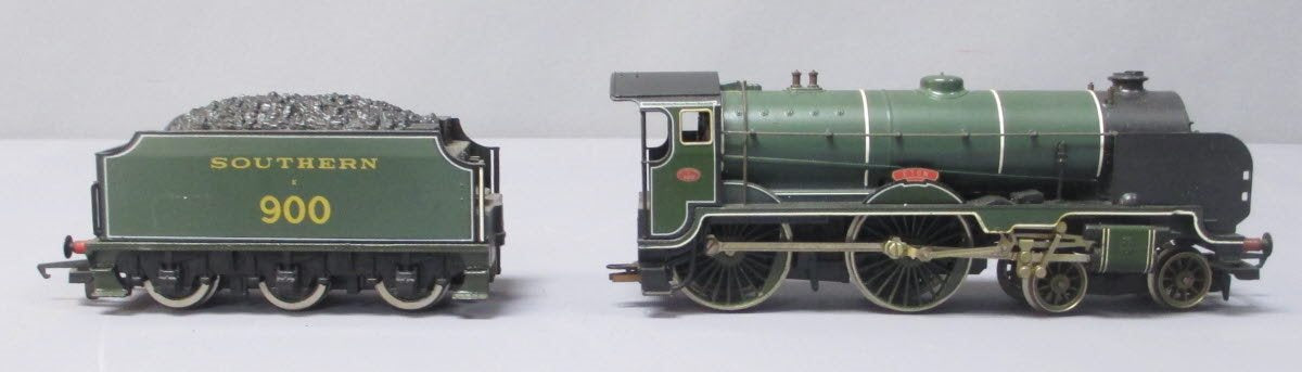 Hornby R817 OO Southern "Eton" 4-4-0 Steam Locomotive #900 EX