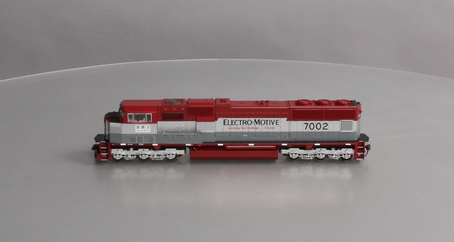 Athearn 0G6118 HO Scale Electro-Motive SD70M Diesel Locomotive #7002 LN/Box