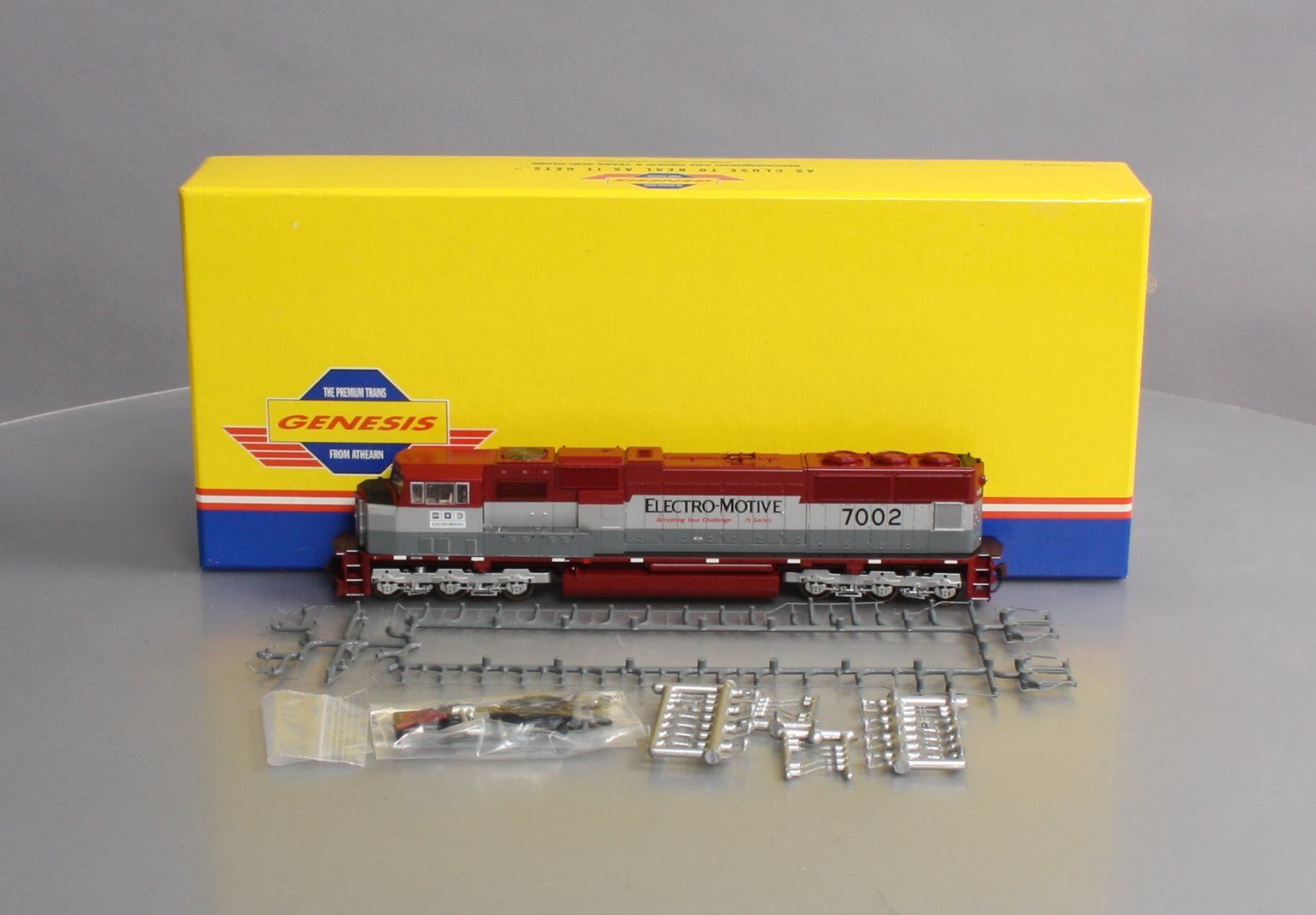 Athearn 0G6118 HO Scale Electro-Motive SD70M Diesel Locomotive #7002 LN/Box