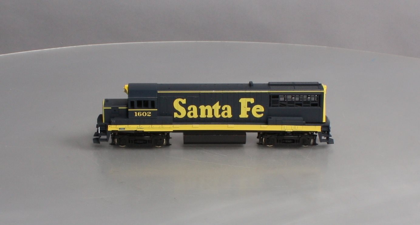 Stewart 7205 HO Santa Fe GE U25B Phase II Diesel Locomotive #1602 LN/Box