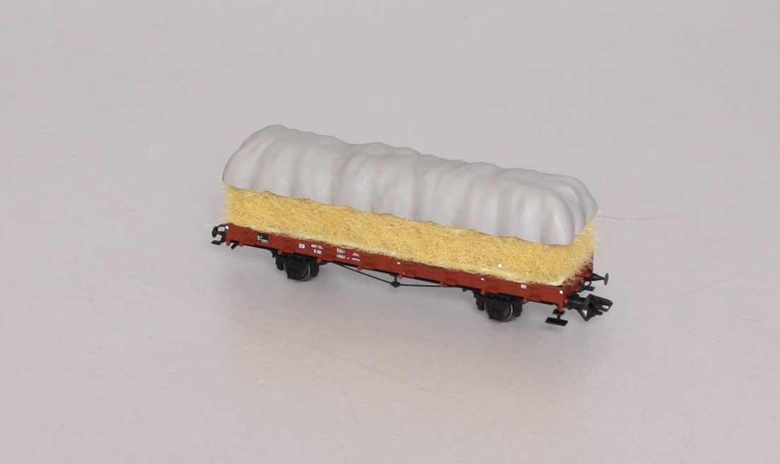 Marklin 46365 HO Scale DB Stake Car with Load of Straw & Loading Gauge LN/Box