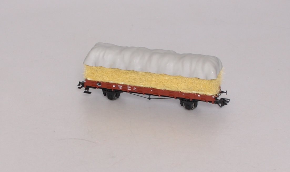 Marklin 46365 HO Scale DB Stake Car with Load of Straw & Loading Gauge LN/Box