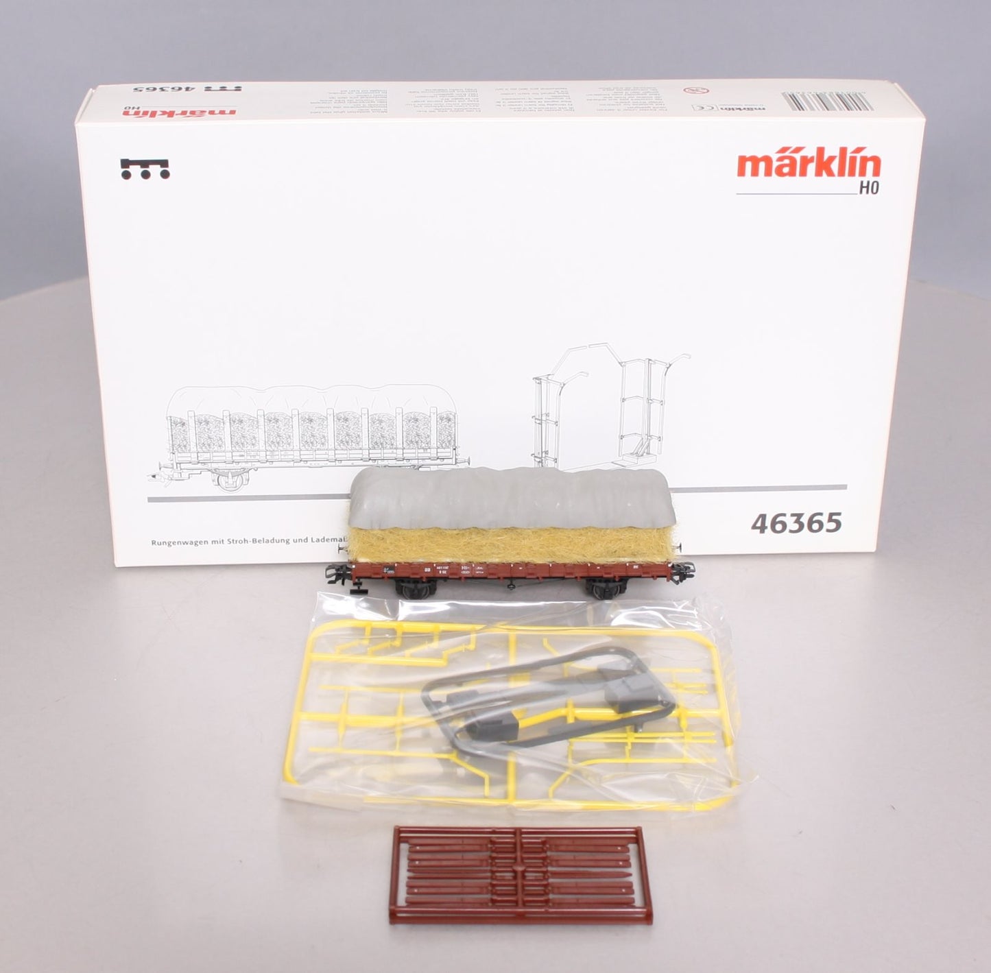 Marklin 46365 HO Scale DB Stake Car with Load of Straw & Loading Gauge LN/Box