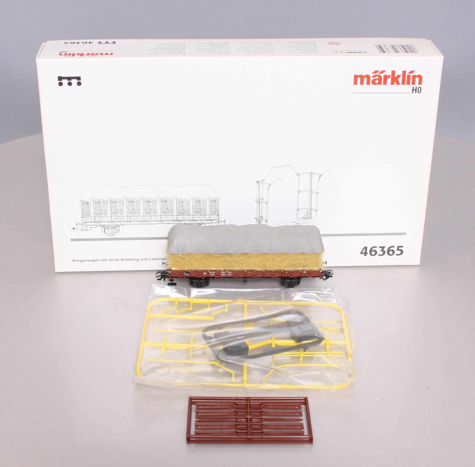 Marklin 46365 HO Scale DB Stake Car with Load of Straw & Loading Gauge LN/Box