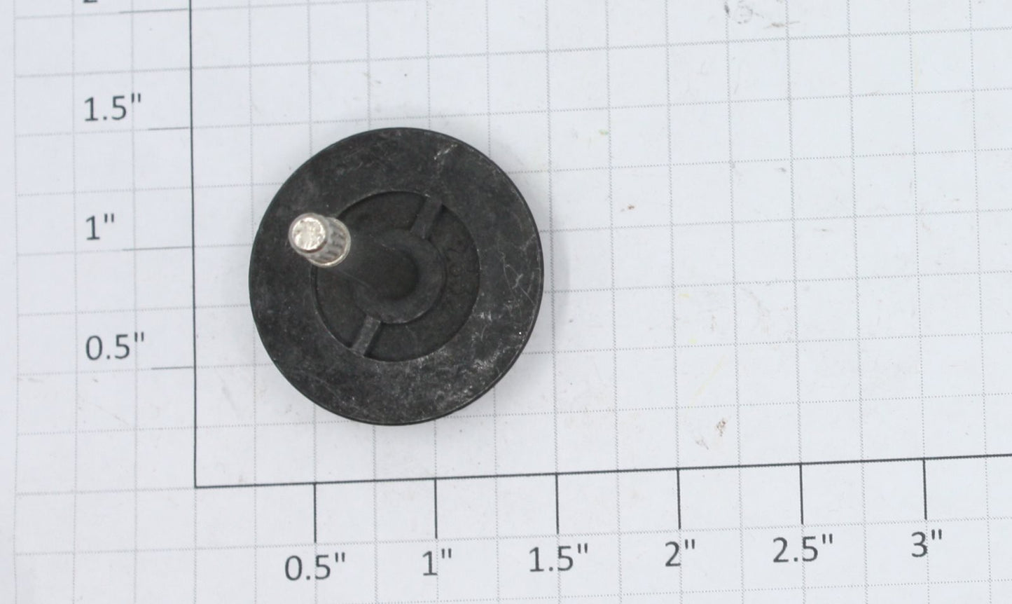 Lionel 2332-60X Plain Center Wheel with Axle