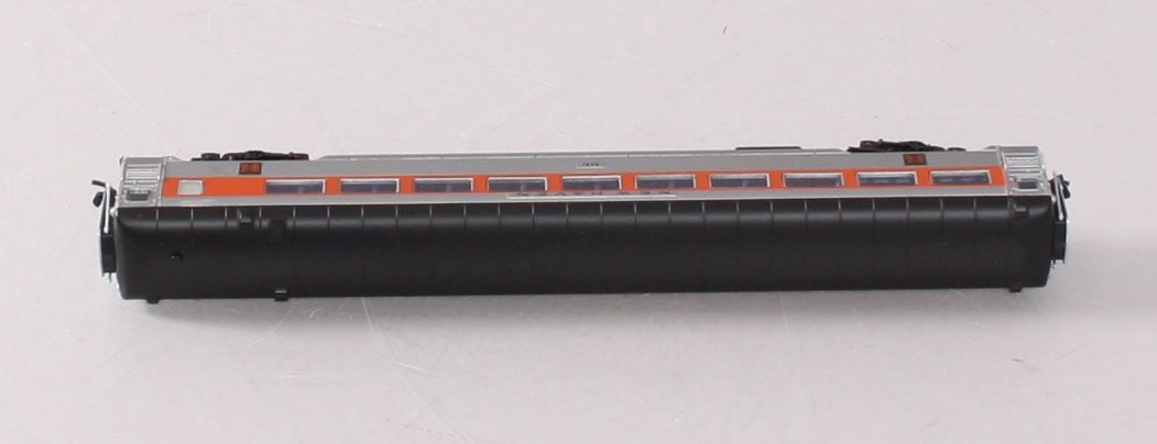 Rapido Trains 517012 N New Haven McGinnis Scheme 8600-Series Coaches #8681