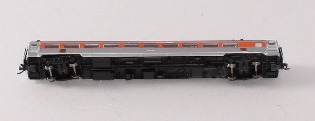Rapido Trains 517012 N New Haven McGinnis Scheme 8600-Series Coaches #8681