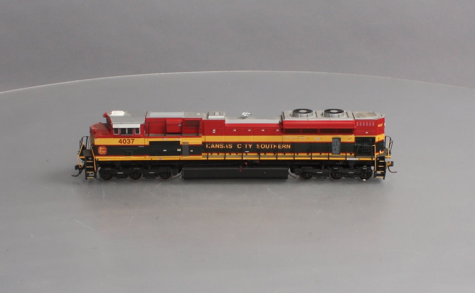 Athearn G68516 HO Scale KCS SD70ACe Diesel Engine #4037