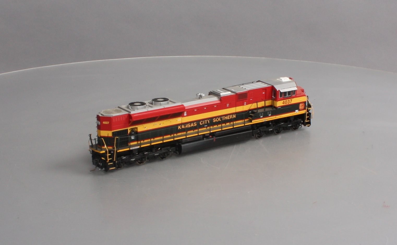 Athearn G68516 HO Scale KCS SD70ACe Diesel Engine #4037