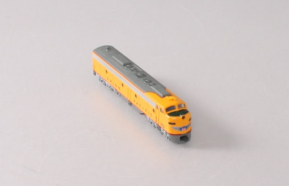 Kato 176-5316 N Scale Union Pacific EMD E9A Diesel Locomotive #952
